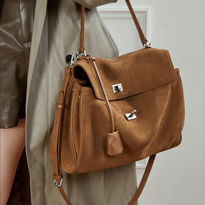 กระเป๋าโท้ทหนังแท้สำหรับผู้หญิง ดีไซน์หรูหรา หนังวัวฟรอสต์คุณภาพพรีเมียม ให้ความรู้สึกพรีเมียม ความจุเยอะ สะพายไหล่ข้างเดียวแบบกระเป๋าใต้วงแขน - Product Image 5