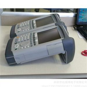 Analyseur RF portable Rohde Schwarz ZVH8 avec écran LCD de 4,3 pouces, équipement de test de câbles et d'antennes - Product Image 1