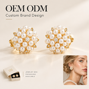 Pendientes de tuerca Ear Enlace OEM ODM chapados en oro de 14K con diseño de racimo de flores, perlas y circonita cúbica para mujer, joyería de boda al por mayor - Product Image 1