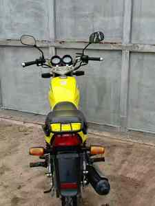 Las Motocicletas y Ciclomotores Suzuki con Motor de 125cc Tienen Gran Potencia y Pueden Navegar a Través del Tráfico Urbano. - Product Image 6