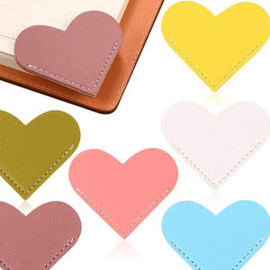 Marque-page en cuir fait main en forme de cœur mignon avec logo personnalisé pour coin lecture – Fournitures de bureau et scolaires - Product Image 2