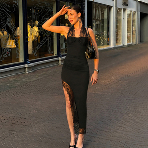 Robe longue noire en dentelle à col en V et dos nu, fendue haute, silhouette droite, transparente, pour soirées et événements formels - Product Image 2