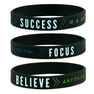 Tùy Chỉnh Không Thấm Nước Mềm Đàn Hồi PVC Thể Thao Ban Nhạc Cổ Tay Biểu Tượng Tùy Chỉnh Vòng Đeo Tay Cao Su Debossed <span class=keywords><strong>Silicone</strong></span> Dây Đeo Cổ Tay - Product Image 1
