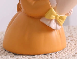Figurines de personnes mignonnes et artisanat en résine Vase en résine élégant pour la décoration de la maison Pot de fleur avec un design complexe - Product Image 5