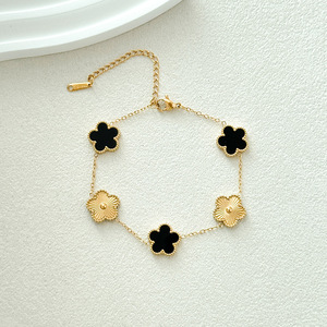 Pulsera de Diamantes con Trébol de Cuatro Hojas en Oro de 18k, Diseño de Alta Calidad, Joyería Elegante para Fiestas, para Mujeres y Hombres - Product Image 6