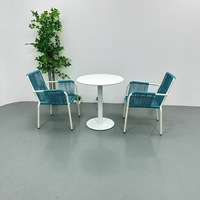 Meubles d'extérieur en aluminium durables, légers et au design minimaliste pour hôtels et parcs, ensemble de table à manger pour le jardin