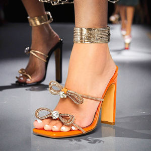 2025 personnalisé dames fantaisie sandales à talons bout carré haut <span class=keywords><strong>talon</strong></span> sangle <span class=keywords><strong>Mules</strong></span> <span class=keywords><strong>avec</strong></span> diamant arc usine nouveau Design Style Sexy - Product Image 5