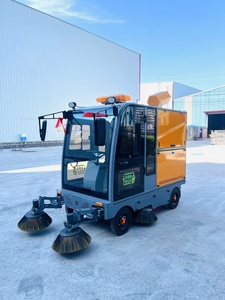 Barredora Eléctrica de Carreteras con Cabina Cerrada, Naranja y Gris, Limpiadora Industrial, Contenedor de 200L, 3-4 Horas de Autonomía - Product Image 5