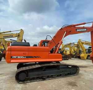 Excavatrice Doosan DX300LC d'occasion en excellent état pour les projets de construction Contrôles lisses et moteur fiable - Product Image 3