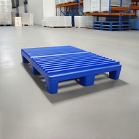 Paleta Industrial de HDPE Virgen de Alta Resistencia, de Una Sola Cara, para Almacenamiento de Rollos de Papel - Carga Dinámica de 1.5T, Reforzada con 3 Tubos de Acero, de 4 Vías