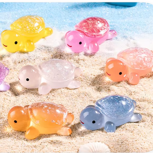 Mini figurines d'animaux lumineuses en résine DIY en gros, qui brillent dans le noir, tortues, lots de figurines d'animaux minuscules, breloques surprises, sachets surprises, jouets de bain - Product Image 1