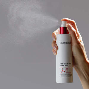 MEDICUBE Red Clear Cica Body Mist 200ml, Spray Corporal Hidratante para el Cuidado de la Piel, No Comedogénico, con Aloe Vera para Todo Tipo de Piel - Product Image 2