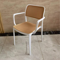 Chaise d'extérieur en rotin PE, cadre noir, chaise de salle à manger de mariage, en plastique solide, en chine
