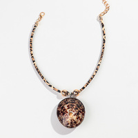 Prix usine loisirs plaqué or Ccb perles cuir corde grande coquille naturelle personnalité collier pour les femmes