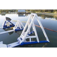 Structure aquatique gonflable Sky Rocket : Balançoire géante flottante extrême pour parc aquatique, structure de jeu aquatique à sensations fortes