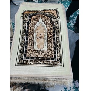 Elegante Alfombra de Oración Persa con Diseño Floral, Raschel en Relieve, Sajadah con Borlas, Alfombra Decorativa Premium para Regalo Islámico de Eid - Product Image 6