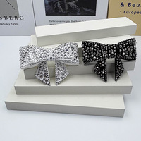 Vente en gros usine : Pinces à cheveux nœud et patchs en strass à coudre en forme de fleur 3D en verre pour chaussures, vêtements, sacs, couleur et taille personnalisables