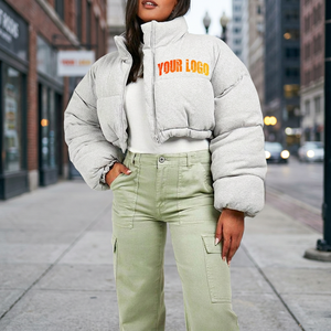 Blouson court matelassé gris clair, col montant, fermeture éclair, manches chauve-souris, logo imprimé sur le devant, manteau d'hiver - Product Image 4