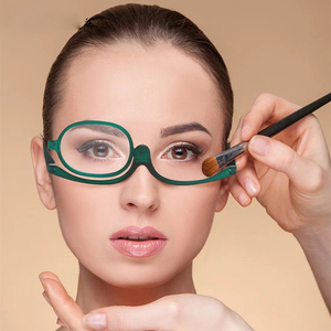 2024 <span class=keywords><strong>pas</strong></span> <span class=keywords><strong>cher</strong></span> mode <span class=keywords><strong>lunettes</strong></span> presbytes en gros boule de mascarade maquillage <span class=keywords><strong>loupe</strong></span> pliable rotatif monoculaire <span class=keywords><strong>lunettes</strong></span> de lecture - Product Image 1