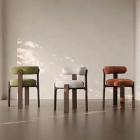 Chaise de salle à manger en bois massif de style rétro français, design du milieu du siècle, luxe léger pour la maison et les gîtes