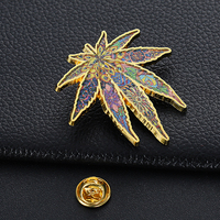 Broche à revers en métal personnalisé, automne, hiver, bon prix, en feuille d'érable, nouveauté