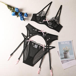 Vente en gros Ensemble de lingerie 3 pièces en maille transparente avec broderie florale Nouvelle mode Ensemble de sous-vêtements tentation - Product Image 6