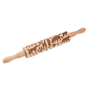 Rouleau à pâtisserie personnalisé en bambou écologique avec impression rétro gaufrée de Noël pour la pâtisserie et les outils de cuisine - Product Image 2