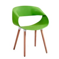 Vente en gros qualité solide chaise moderne pour extérieur de couleur orange chaise de restaurant chaise de salle à manger en plastique PP avec pieds en bois de hêtre
