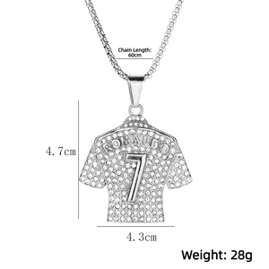 Collier pendentif personnalisé en gros, tendance 2026, style hip-hop et football, avec strass, numéros 7 et 10, pour hommes, bijoux inaltérables, pour le marché UE et US - Product Image 4