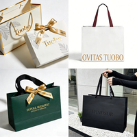 Sac à main en kraft rose de luxe avec logo personnalisé pour les parfums, les cosmétiques, les cadeaux, les vêtements, l'emballage