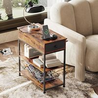 Table d'appoint étroite marron rustique moderne avec station de charge pour tiroir de salon en tissu