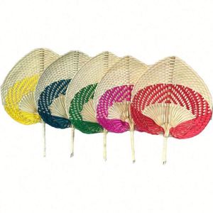 Éventail artisanal en bambou écologique du Vietnam, en rotin naturel tressé avec sculpture d'art populaire, cadeau d'affaires - Product Image 1