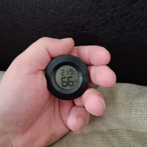 मिनी इनडोर डिजिटल थर्मामीटर और आर्द्रता मीटर छोटे प्लास्टिक तापमान गेज और आर्द्रता सेंसर मॉनिटर - Product Image 2