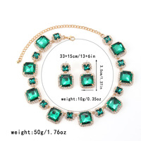 Nouvel ensemble de boucles d'oreilles et de collier extravagants et luxueux en forme de couronne, serti de diamants verts, rouges et blancs, pour les fêtes