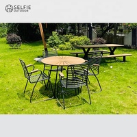 Ensemble de meubles de salle à manger d'extérieur moderne avec tables à structure en aluminium pour événements, utilisation extérieure dans les restaurants et les villas
