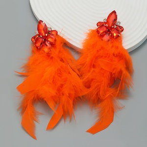 Pendiente de pluma de pavo de diseño simple <span class=keywords><strong>funky</strong></span> colorido de Venta barata con pendiente de diamantes de imitación para regalo de mujeres y niñas - Product Image 4