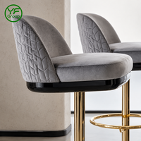 Tabouret de bar pivotant en velours gris de luxe sur mesure avec base en métal doré pour hôtel, restaurant, bar, salon