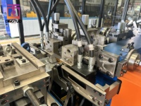 Machine de charpente en acier léger entièrement automatique DINGTUO à grande vitesse avec servomoteur C 75-150 réglable