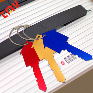 علامات أمتعة فاخرة مخصصة من سبائك الألومنيوم على شكل مفتاح المنزل مع حلقات منقوشة بالليزر للهدايا والترويج - Product Image 6