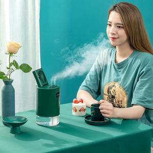 Ventiladores de Aire con Humidificador Ultrasónico Recargable, Ventiladores de Mesa con Doble Orificio de Pulverización - Product Image 4