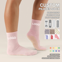 Chaussettes de Pilates antidérapantes de haute qualité, faible MOQ, chaussettes de Pilates à volants personnalisées, conception de logo sur mesure