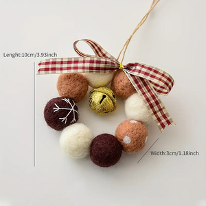 Décoration <span class=keywords><strong>de</strong></span> vacances <span class=keywords><strong>de</strong></span> style américain Mini couronnes <span class=keywords><strong>de</strong></span> Noël faites à la main Boules <span class=keywords><strong>de</strong></span> feutre <span class=keywords><strong>de</strong></span> <span class=keywords><strong>laine</strong></span> festive avec cloches - Product Image 2