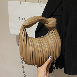 Bolso de mano pequeño de PU plisado para mujer, estilo retro, versátil, suave, con nudo, para otoño/invierno, con cierre de cremallera, poliéster - Product Image 4