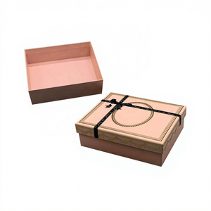 Scatola Rigida Speciale per Bracciali <span class=keywords><strong>con</strong></span> Monogramma in Rilievo e Stampa a Caldo in Oro Rosa, Laminazione Lucida, Bordo Goffrato e Stampa in Lamina d'Oro - Product Image 1