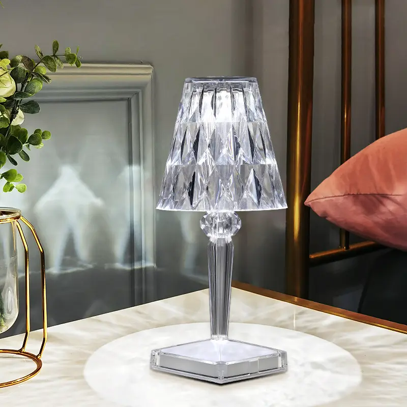 Atmosfer lüks kapalı LinghtingModern Led kristal masa lambaları yatak odası oturma başucu için masa lambası elmas yaratıcı