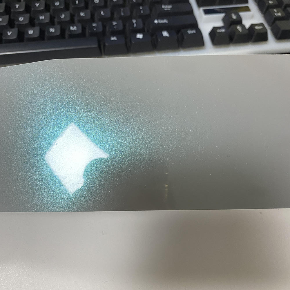 แสงสีเขียวเทา