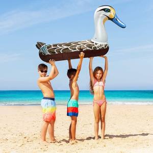 Flotador de Piscina MAKE WAVES Pacific de PVC Negro con Forma de Pato - Uso para Adultos 180x98cm - Product Image 3