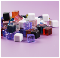 Enfants objets miniatures transparent coloré 3d en forme de mini en vrac résine glaçon charme jouets promotionnels figure fabricant