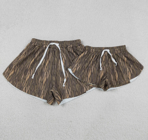 กางเกงขาสั้นลายพรางใต้ท้องฟ้าสำหรับโยคะ Mama and Me รุ่น Active Ruffle - Product Image 5