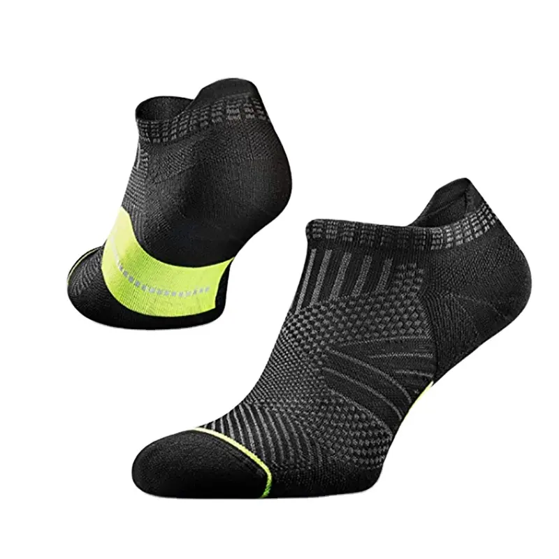 Personnalisé bas quantité minimale de commande en gros de haute qualité sport athlétique hommes nouveau design séchage rapide compression chaussettes de course